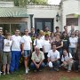 Foto grupal campestre.